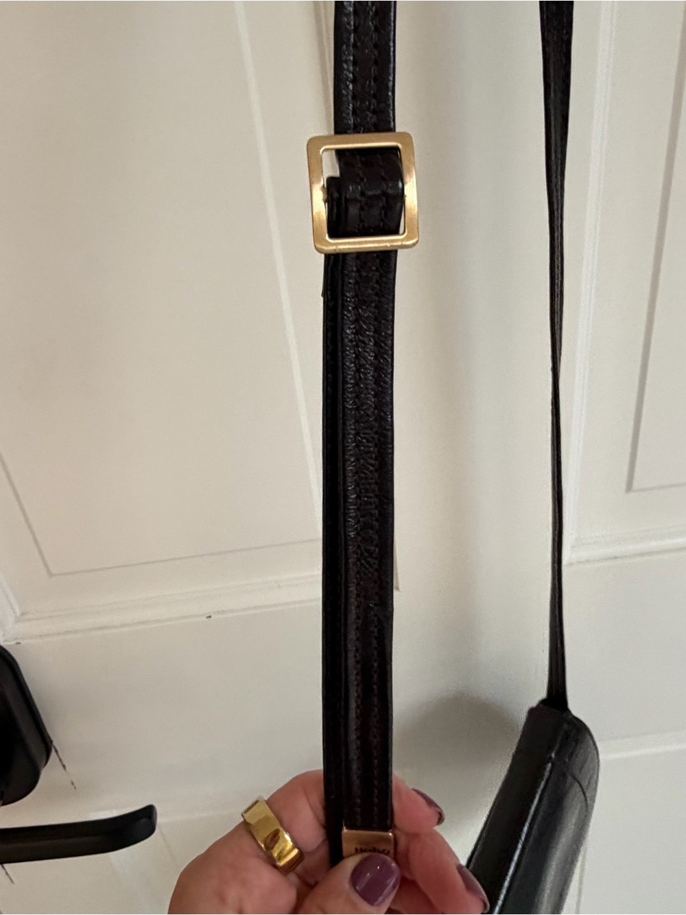 Hobo Black Crossbody Bag - Sleek Minimal Design - Picture 7 of 7